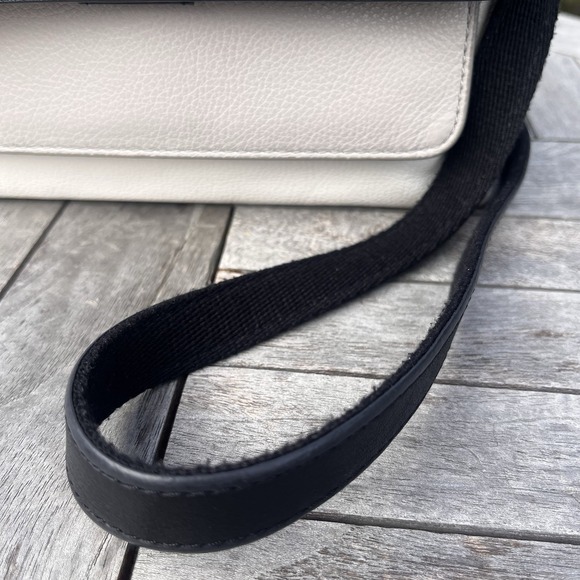 Fossil Crossbody Bag Leather Black Cream Floral Appliqué Key Charm Shoulder Bag - Picture 8 of 13